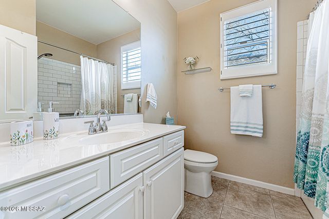 2445 E Sky Creek Drive, Green Valley, AZ 85614
