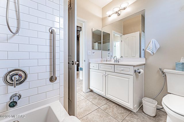 2445 E Sky Creek Drive, Green Valley, AZ 85614