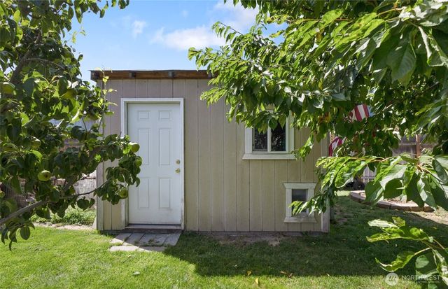 1705 W Mockingbird, Moses Lake, WA 98837