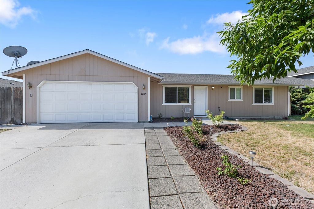 1705 W Mockingbird, Moses Lake, WA 98837
