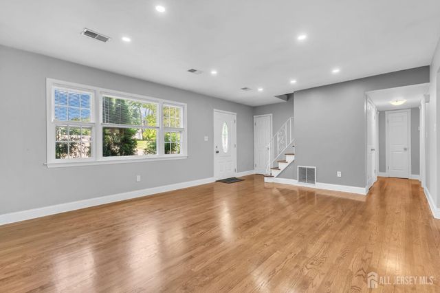 76 Clifton Street, Edison, NJ 08817