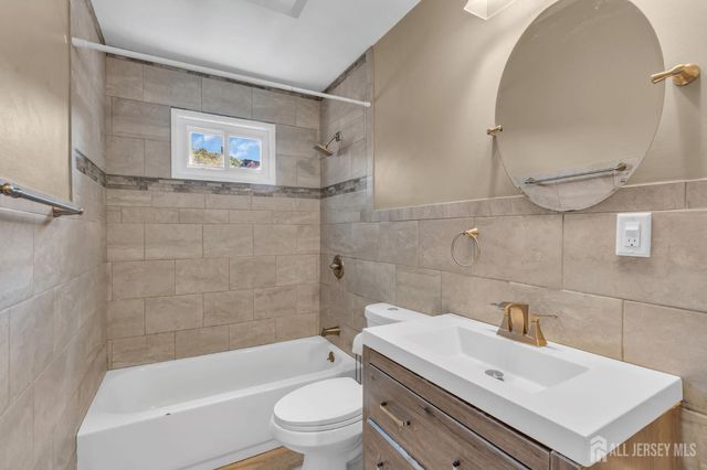 76 Clifton Street, Edison, NJ 08817