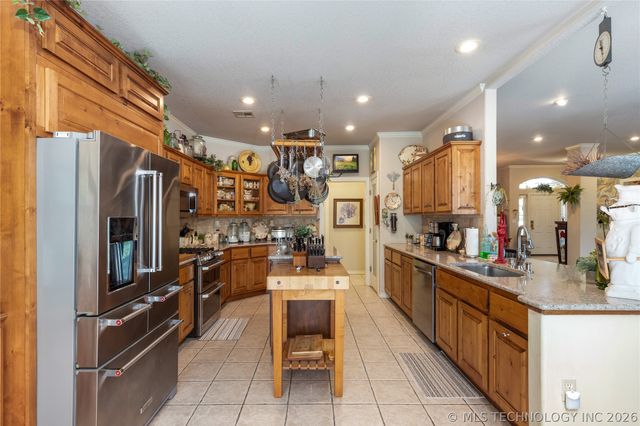 5080 Lake Breeze Road, Grove, OK 74344