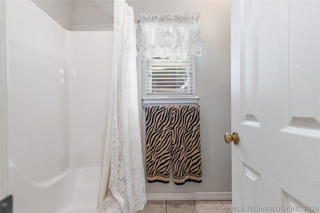 5080 Lake Breeze Road, Grove, OK 74344