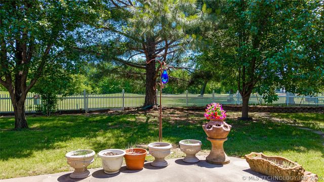 5080 Lake Breeze Road, Grove, OK 74344