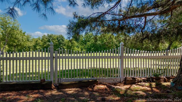 5080 Lake Breeze Road, Grove, OK 74344