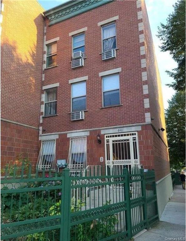640 E 182nd St, Bronx, NY 10457
