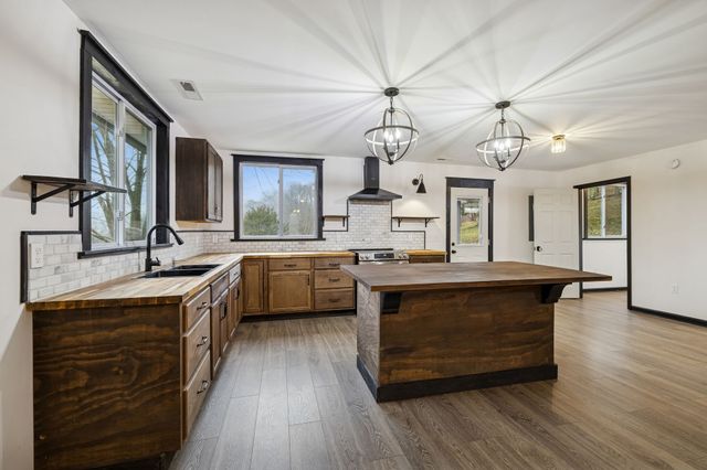 2210 Blackburn Hollow Rd, Cornersville, TN 37047