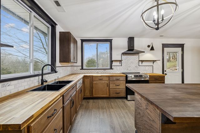 2210 Blackburn Hollow Rd, Cornersville, TN 37047