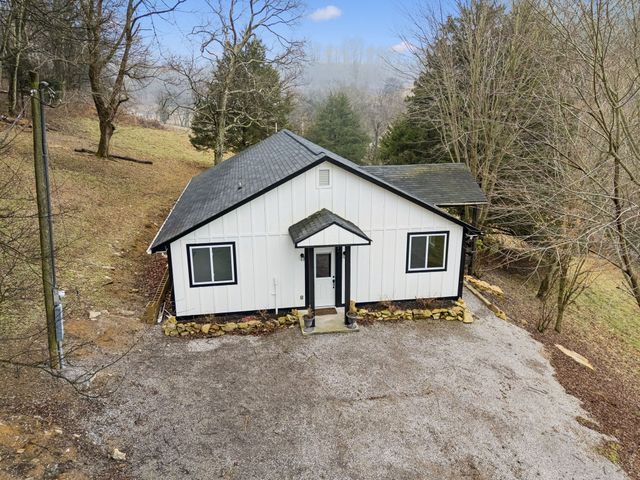 2210 Blackburn Hollow Rd, Cornersville, TN 37047