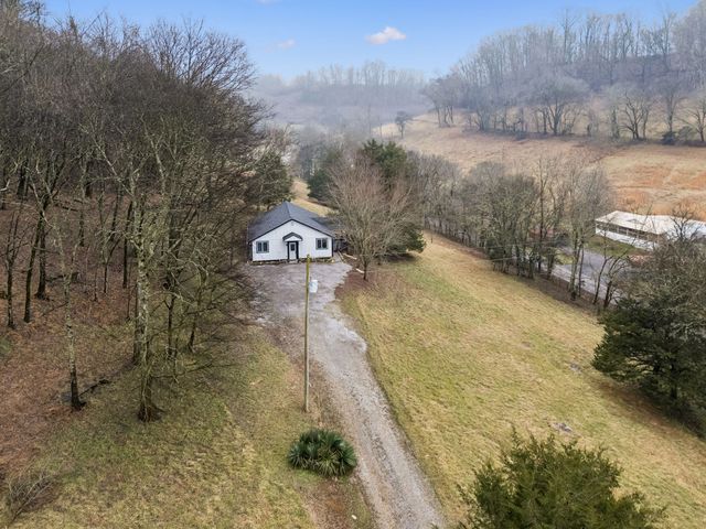 2210 Blackburn Hollow Rd, Cornersville, TN 37047