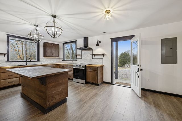 2210 Blackburn Hollow Rd, Cornersville, TN 37047