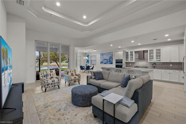 8880 Redonda DR, Naples, FL 34114