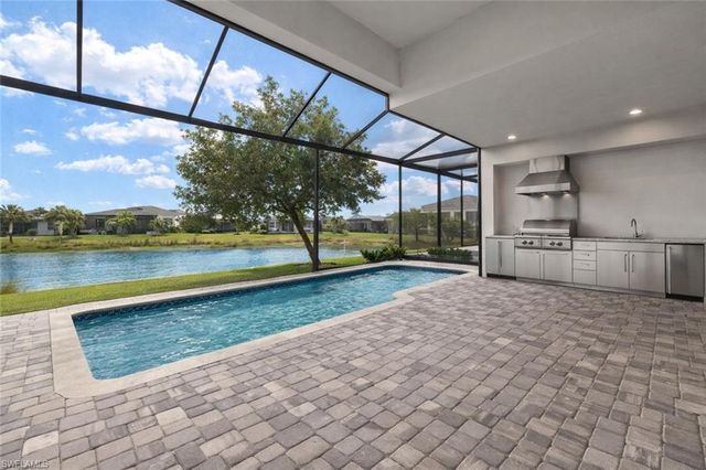 8880 Redonda DR, Naples, FL 34114