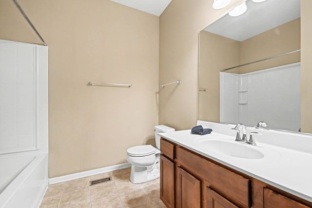 8226 Woodview Avenue, Joliet, IL 60431