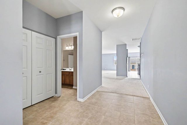 8226 Woodview Avenue, Joliet, IL 60431