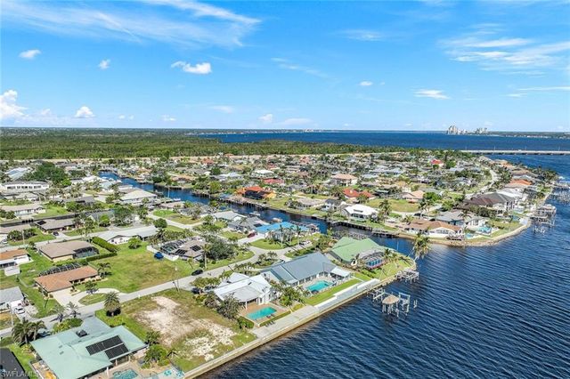 2330 SE 28th ST, Cape Coral, FL 33904