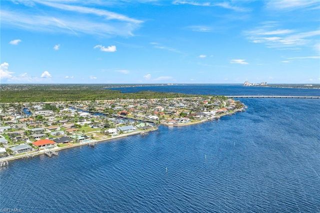 2330 SE 28th ST, Cape Coral, FL 33904