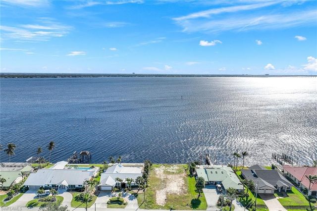 2330 SE 28th ST, Cape Coral, FL 33904