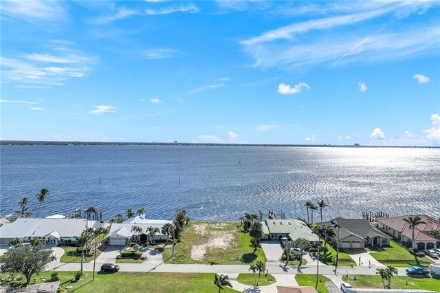 2330 SE 28th ST, Cape Coral, FL 33904