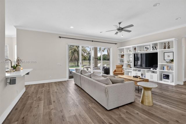 981 Waterside Cir, Weston, FL 33327