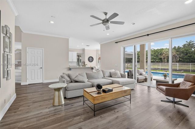 981 Waterside Cir, Weston, FL 33327