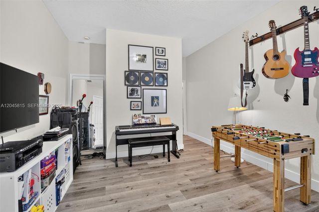 981 Waterside Cir, Weston, FL 33327