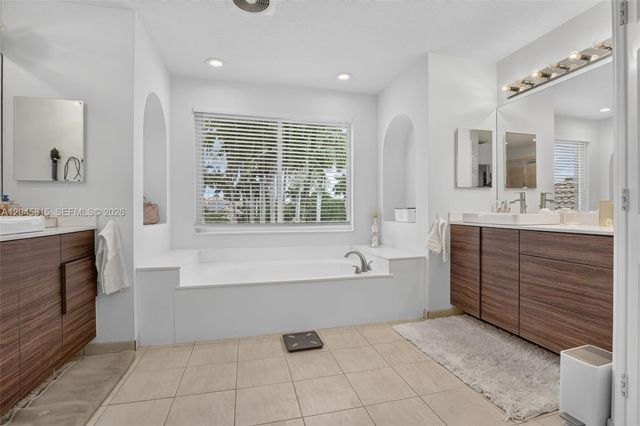 981 Waterside Cir, Weston, FL 33327