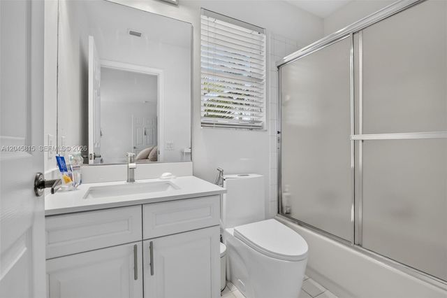 981 Waterside Cir, Weston, FL 33327