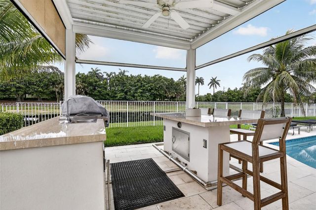 981 Waterside Cir, Weston, FL 33327