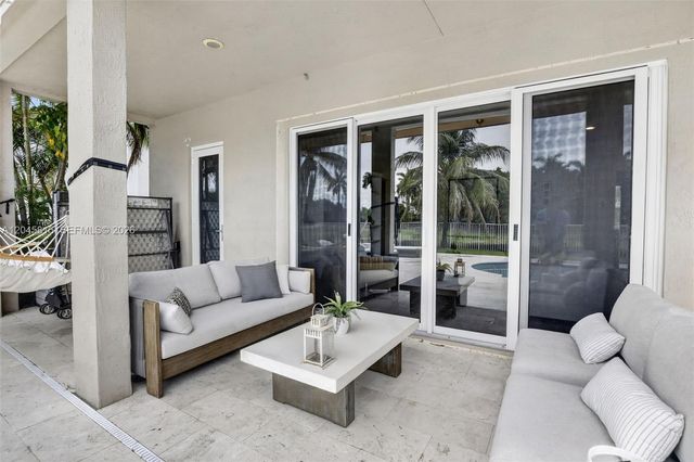 981 Waterside Cir, Weston, FL 33327