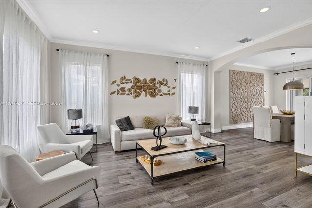 981 Waterside Cir, Weston, FL 33327