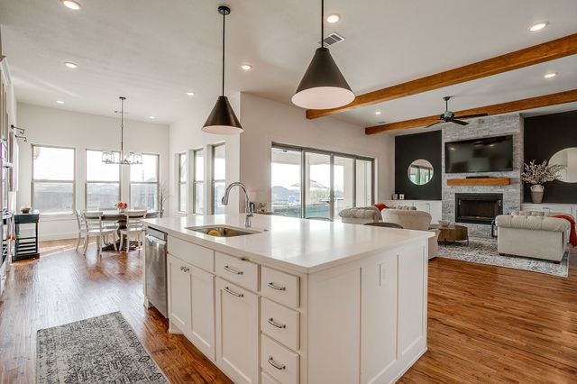 7732 Laura Lake Lane, Fort Worth, TX 76126