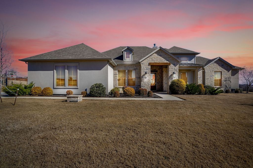 7732 Laura Lake Lane, Fort Worth, TX 76126