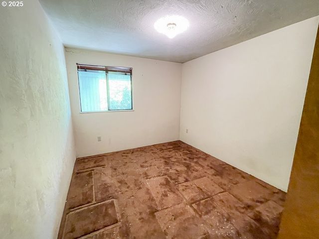 650 HARLOW Rd 130, Springfield, OR 97477
