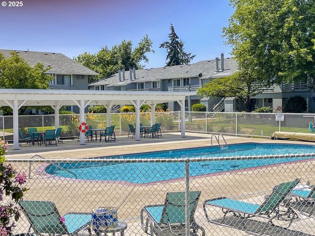 650 HARLOW Rd 130, Springfield, OR 97477