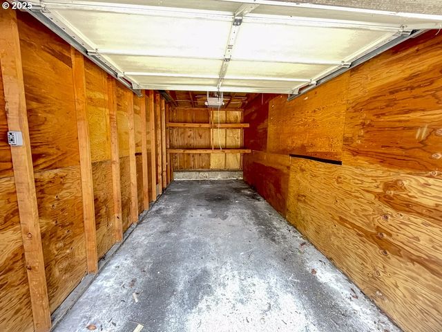 650 HARLOW Rd 130, Springfield, OR 97477