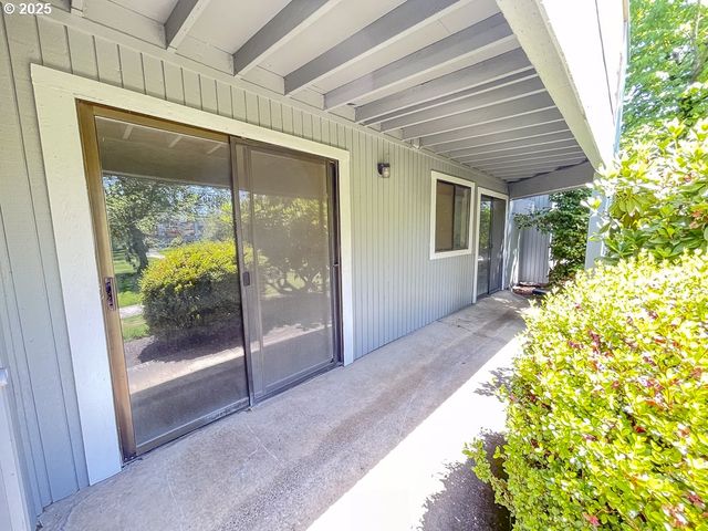 650 HARLOW Rd 130, Springfield, OR 97477