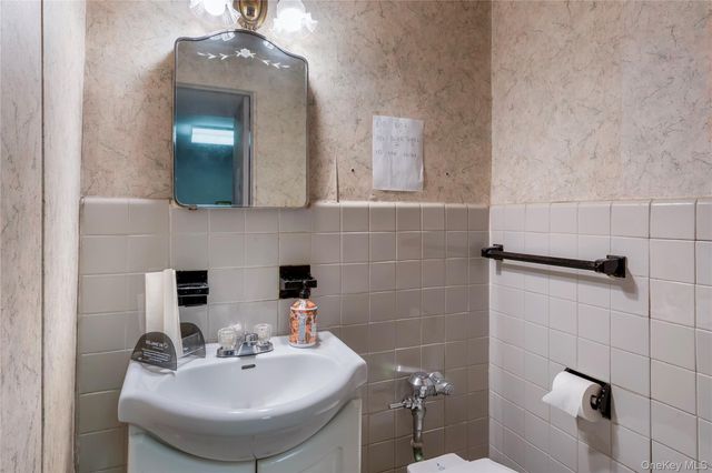 71-36 110th Street Street 1H, Forest Hills, NY 11375