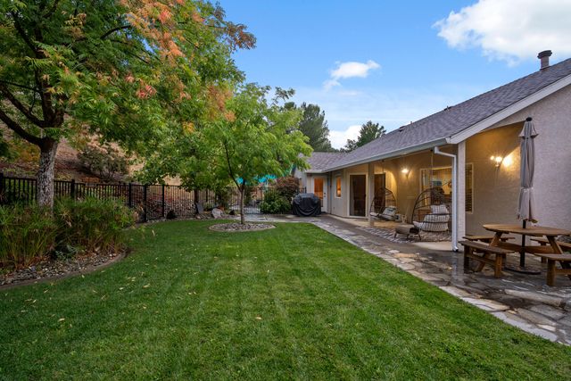 19219 Nike Court, Redding, CA 96003