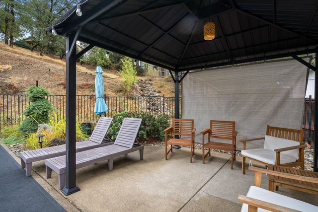 19219 Nike Court, Redding, CA 96003