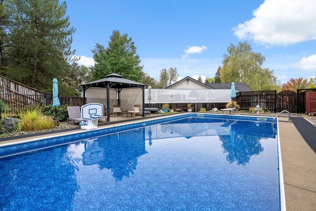 19219 Nike Court, Redding, CA 96003