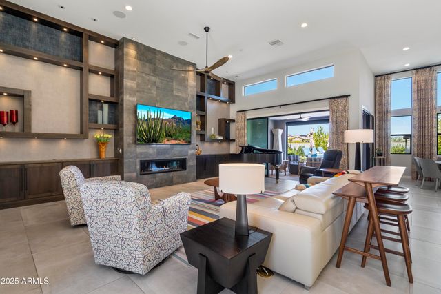 11946 E CAVEDALE Drive, Scottsdale, AZ 85262