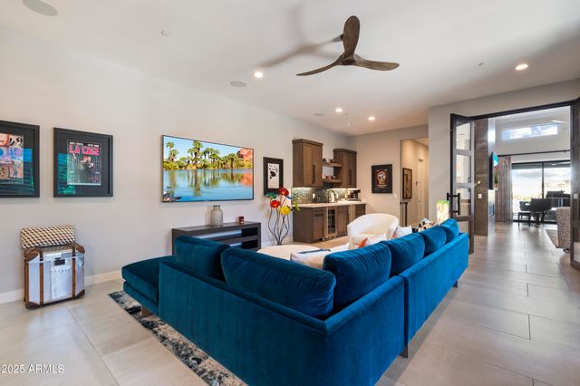 11946 E CAVEDALE Drive, Scottsdale, AZ 85262