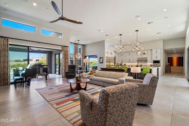 11946 E CAVEDALE Drive, Scottsdale, AZ 85262