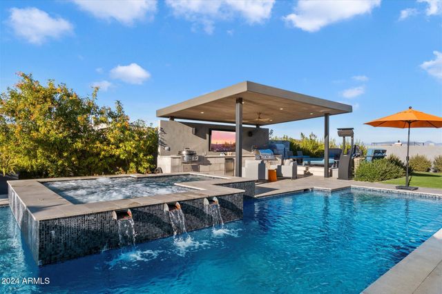 11946 E CAVEDALE Drive, Scottsdale, AZ 85262