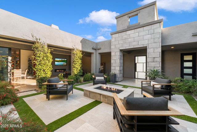 11946 E CAVEDALE Drive, Scottsdale, AZ 85262