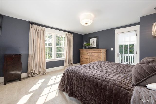 21 Creekview Ct, Aurora, NY 14052