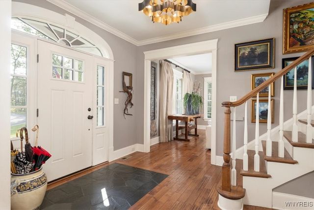 21 Creekview Ct, Aurora, NY 14052