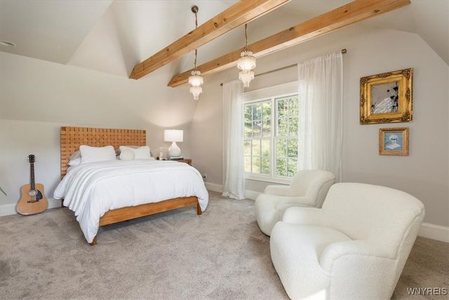 21 Creekview Ct, Aurora, NY 14052